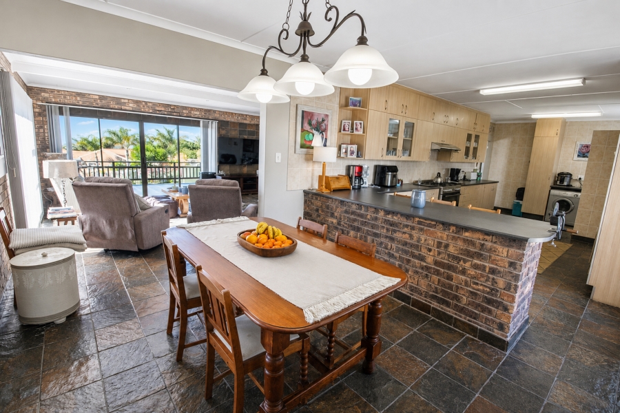 5 Bedroom Property for Sale in Wavecrest Eastern Cape